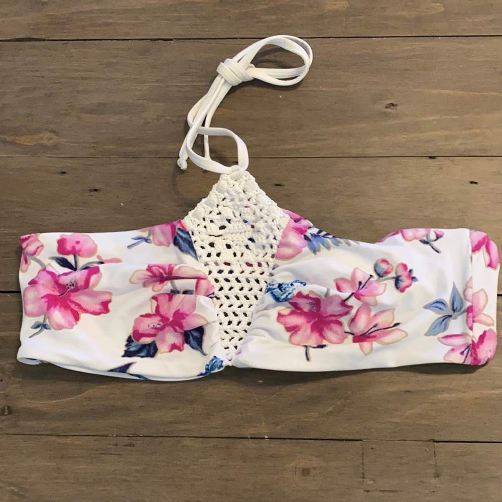 Frankie’s bikinis Hawaiian print bikini top